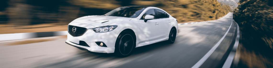 Une voiture parcourant des kilomètres