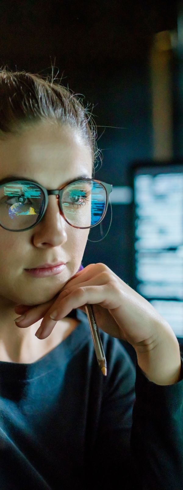 Un ingénieur informatique exercant son rôle en entreprise