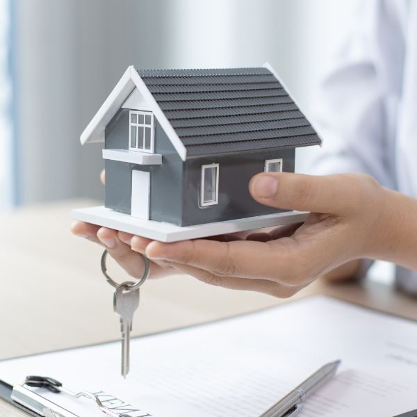 Maison symbolisant l’accès au prêt immobilier pour un professionnel en portage salarial